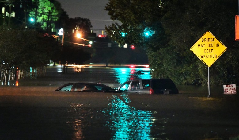 HHS Secretary: At Least Half-Million People in Hurricane's Path Must 'be Cared for in Some Way'