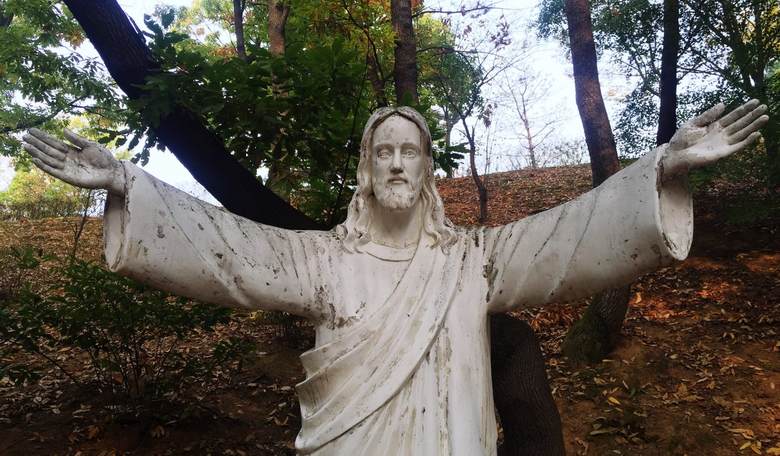 Catholic School Removes Statues of Jesus, Mary to Avoid Alienating Children of Different Faiths