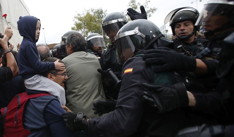 Hundreds Injured in Catalonia as Spanish Police Attack Referendum Voters