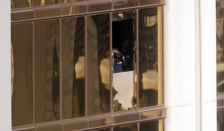 Vegas Police Shift Timeline: Security Guard Wounded Before Paddock Fired on Concert