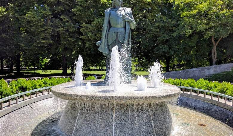 Masked Thugs Deface Christopher Columbus Statue in Chicago Overnight