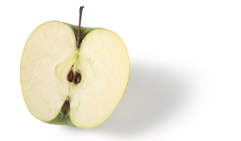 New Genetically Modified Apple Slices Will NEVER Turn Brown