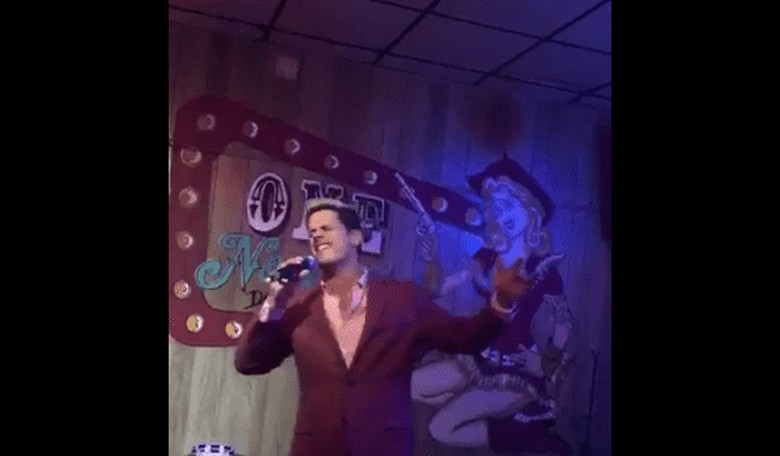 Milo Yiannopoulos Sang 'America the Beautiful' While Neo-Nazis Heil Saluted Him...