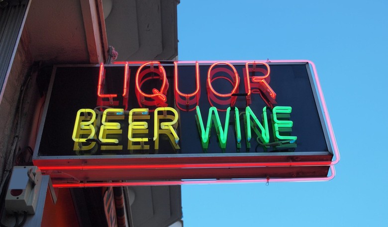 Philly Lawmakers Seek to Ban Bulletproof Glass in Liquor Stores