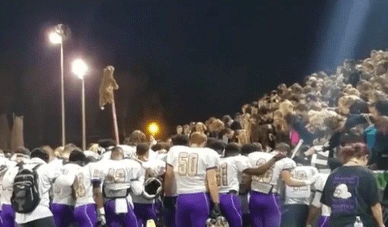 400 Students Turn Out to Pray at Georgia High School After Atheists Silence Their Coach