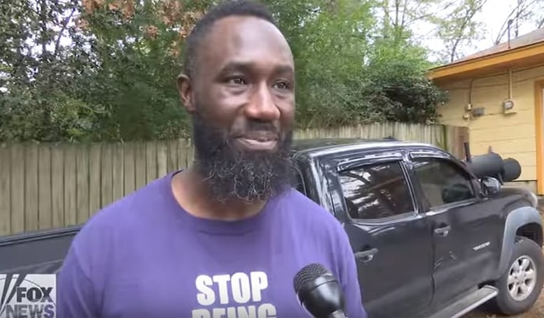 Former Mississippi Mayor Paddles Armed Burglary Suspect in His Garage