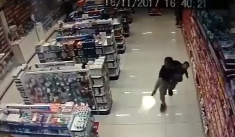 Off-Duty Cop in Brazil Opens Fire on Suspects While Holding Baby