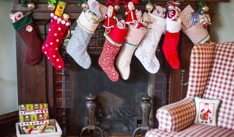 Mom Warns of Christmas Decoration Danger