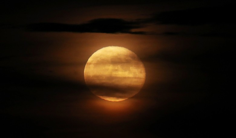 Conspiracist Claims the Moon Is a Hoax To Hide the Existence of Nibiru