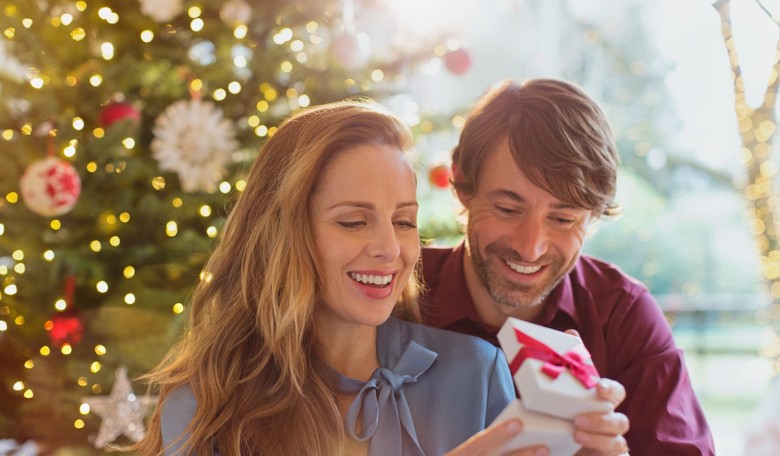 Six Tips for Getting the Right Christmas Present(s) for Your Wife