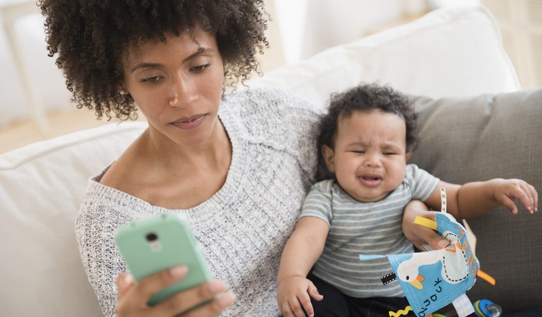 Moms Find Smartphones More Interesting Than Babies