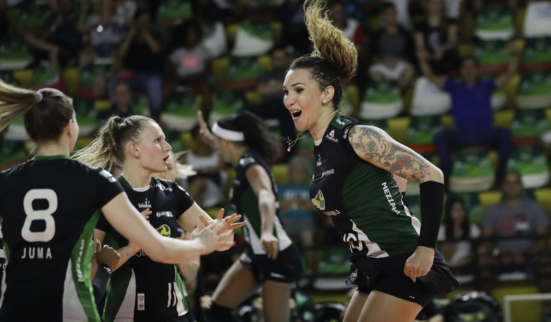 A Man Named 'Tiffany' Is Dominating Women's Pro Volleyball in Brazil