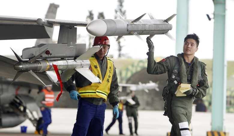 Sell Taiwan F-35s to Deter China's 'Aggressive Military Posture,' GOP Senators Urge Trump