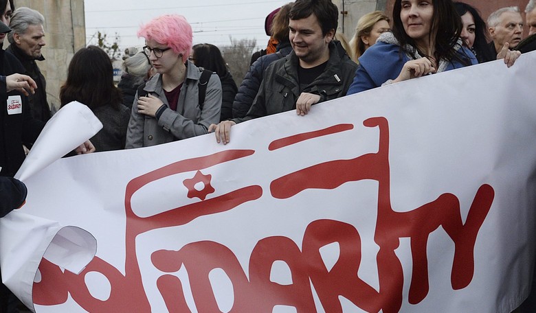 58 U.S. Senators to Polish Government: Give Fair Restitution to Holocaust Victims