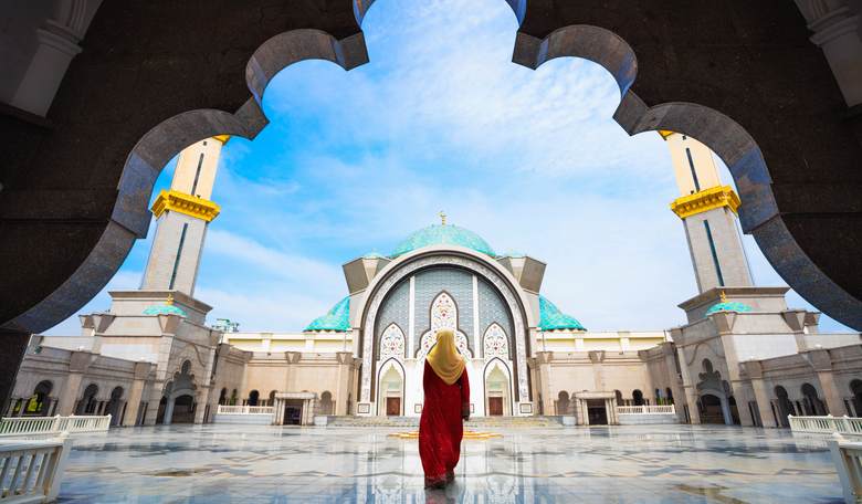 Iranian Ex-Muslim Contrasts 'Male Rule' in Islam with Women's Equal Dignity in Christianity