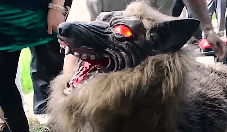 Terrifying 'Super Monster Wolf' Robot Replaces Scarecrows in Japan