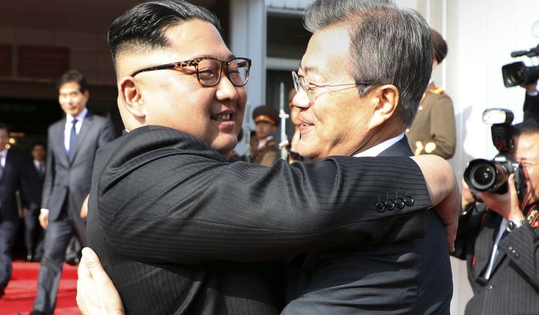Hope for Summit Rises as Kim, Moon Meet at Border