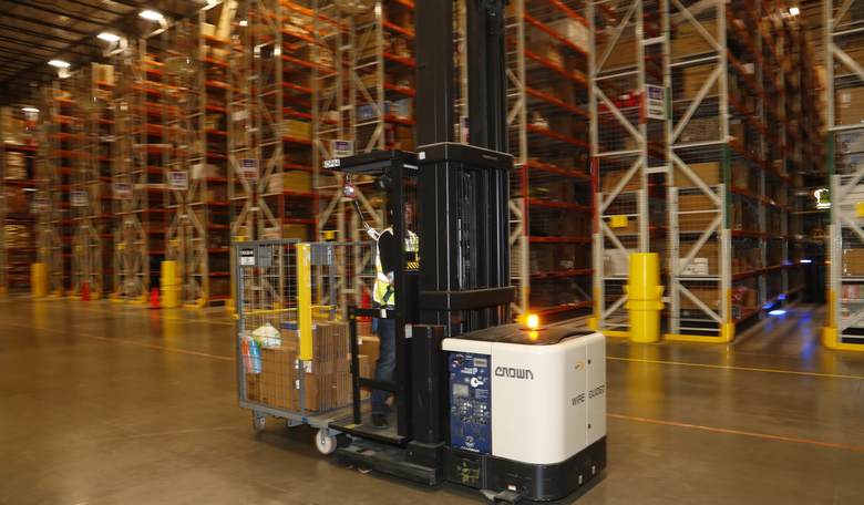 After Ripping on Bezos' Wealth, Sanders Accepts Amazon Invitation to Visit Fulfillment Center