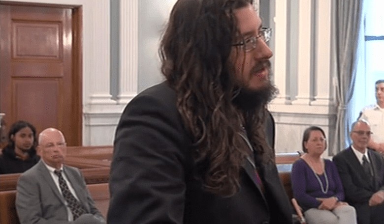 Parents Take 30-Year-Old Son to Court after He Refuses to Stop Squatting at Their Place