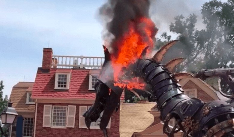 [VIDEO] Steampunk Disney Dragon Bursts Into Flames as Stunned Visitors Watch
