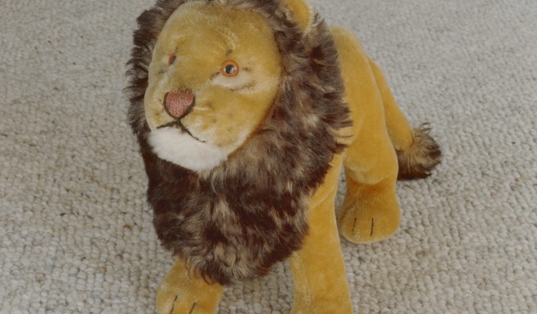 Canadian Couple Claims Stuffed Lion, Speaking for God, Is Their Lawyer in Custody Hearing