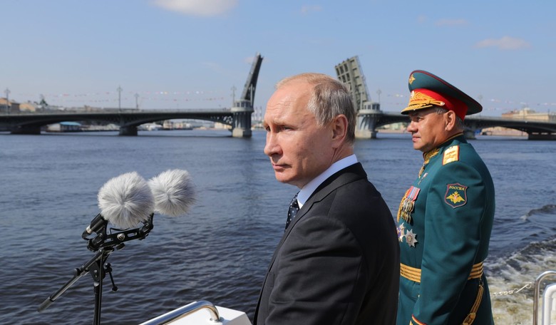 Senators Unveil Bipartisan 'Crushing' Sanctions Package on Russia