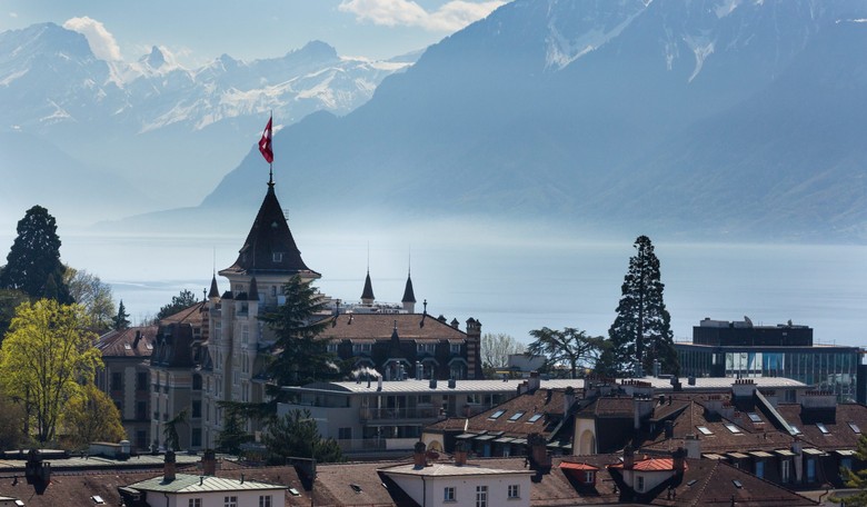 Muslim Couple Bites Swiss Helping Hand