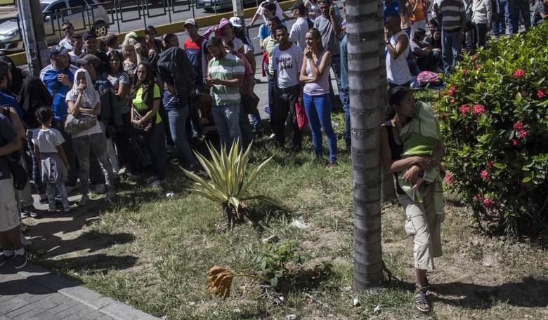 In Venezuela, Huge Hike in Minimum Wage Forces 40 Percent of Stores to Close
