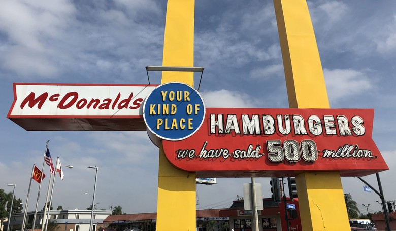 5 Chain Restaurants That Define America