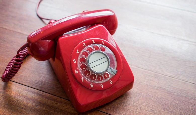10 Technological Marvels from the 20th Century that Today's Kids Don't Know What to Do With