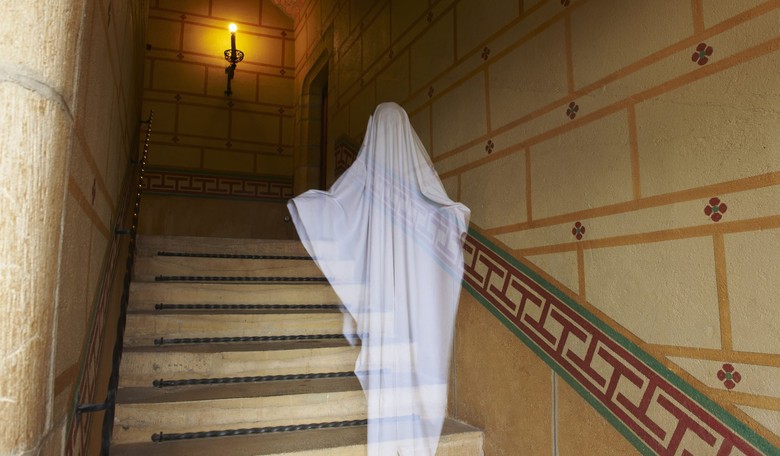 After Having Sex with 20 Ghosts, British Woman Engaged to a Spirit