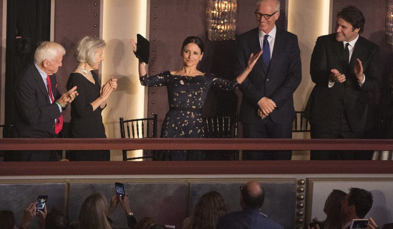 'I Love VEEP – Not the Actual One': Trump, Pence Roasted as Louis-Dreyfus Awarded Mark Twain Prize