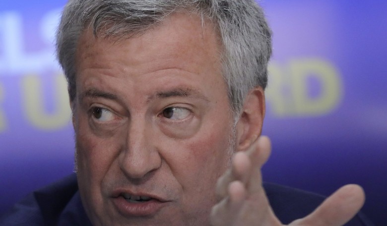 De Blasio Dithers about Leaving Iowa Campaign Trail as Blackout Shuts Down Parts of NYC