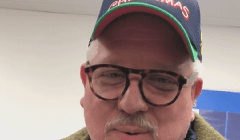 Glenn Beck Pays off $27,000 Worth of Layaway Balances at Texas Walmart