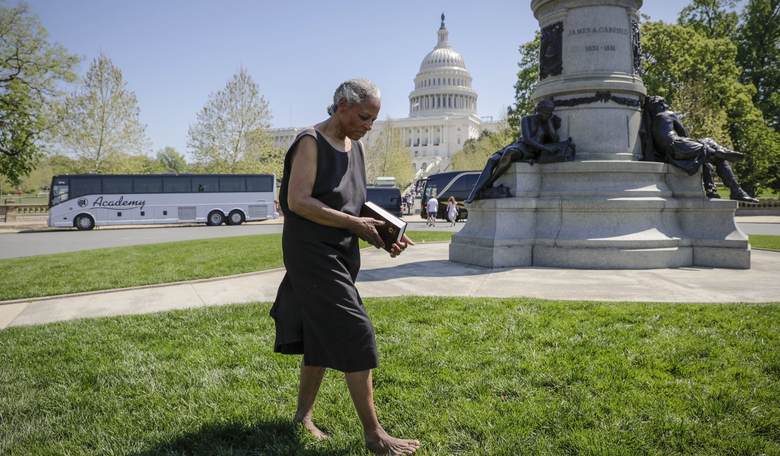 Slight Decline in Christian Lawmakers as 116th Congress Begins