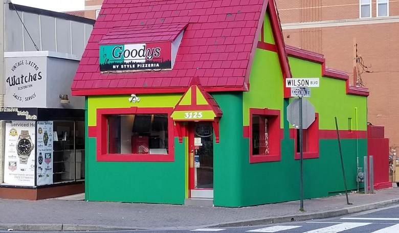 Virginia County Forces Local Pizzeria to Paint Over Pizza Mural