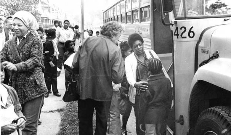 Harris, Other 2020 Dems Want to Bring Back Forced School Busing—Parents Want School Choice