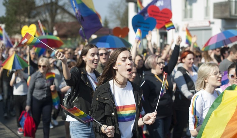 Thanks, HGTV: Americans VASTLY Overestimate the Gay Population in U.S., Gallup Finds
