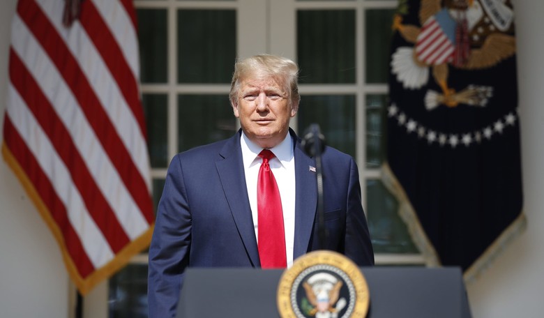 Trump Zings Schiff in Ceremony Pardoning Turkeys