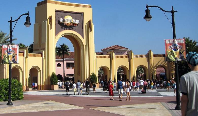 Universal Studios Refuses Entrance to Man Wearing a 'Retired Police Officer' Shirt