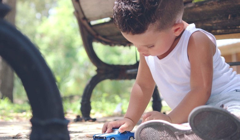 HOA Bans 4-Year-Old From Playing Outside Condos, Family Cries 'Racism'