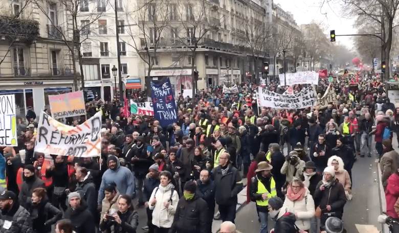 Anti-Macron Yellow Vests Protests Continue Unabated in France