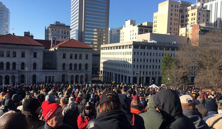 Massive Crowds, Lots of Guns, and Alex Jones in a Tank Descend on Richmond for 2A Rally