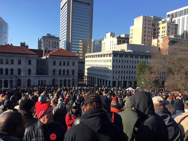 Massive Crowds, Lots of Guns, and Alex Jones in a Tank Descend on ...
