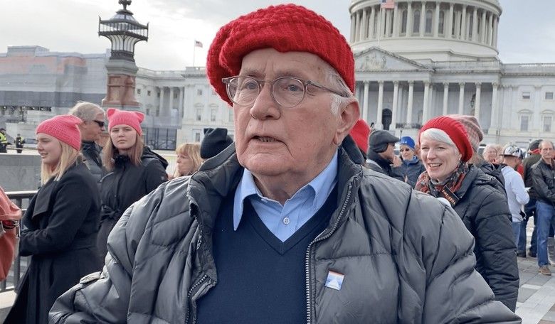 Martin Sheen Endorses Elizabeth Warren: 'What's Not to Like? She's a Beautiful Lady'