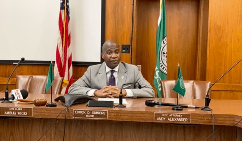 Mayor Gives Infuriatingly Flimsy Excuse for Fining Christians $500 Over Drive-In Church Services