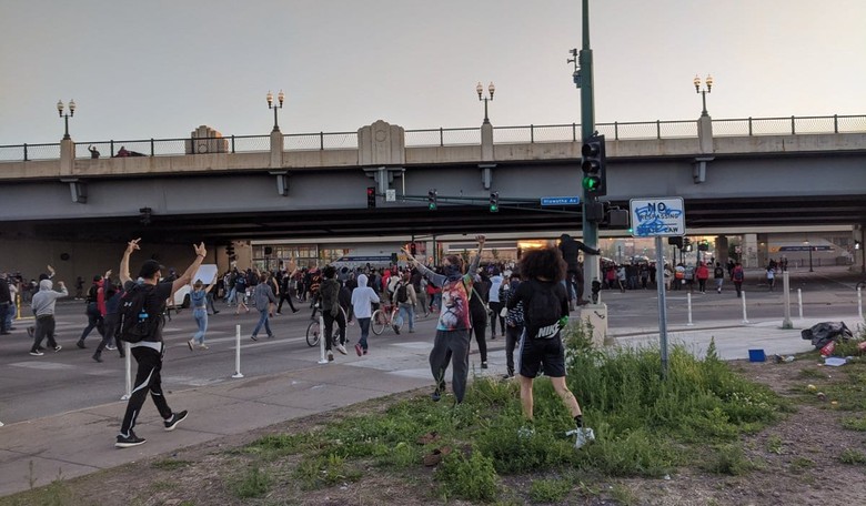 Riot Police, National Guard 'Completely Abandon' Perimeter in Minneapolis, Chased Away by Protesters