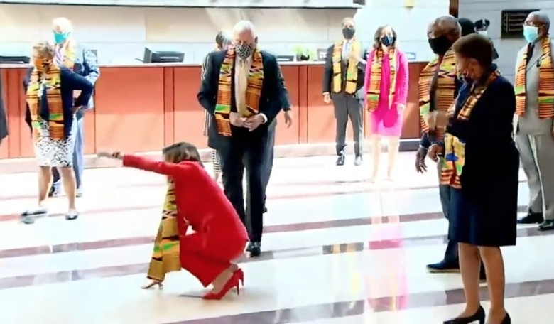Nancy Pelosi Knelt in Deference to Black Lives Matter. Then ... Oops
