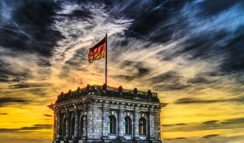 German Conservatives Declare Victory, Sweeping Left Out of Power