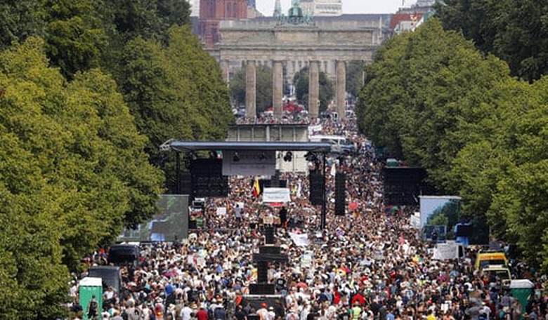 'Masks Make Us Slaves': Massive Anti-Lockdown Protest in Berlin